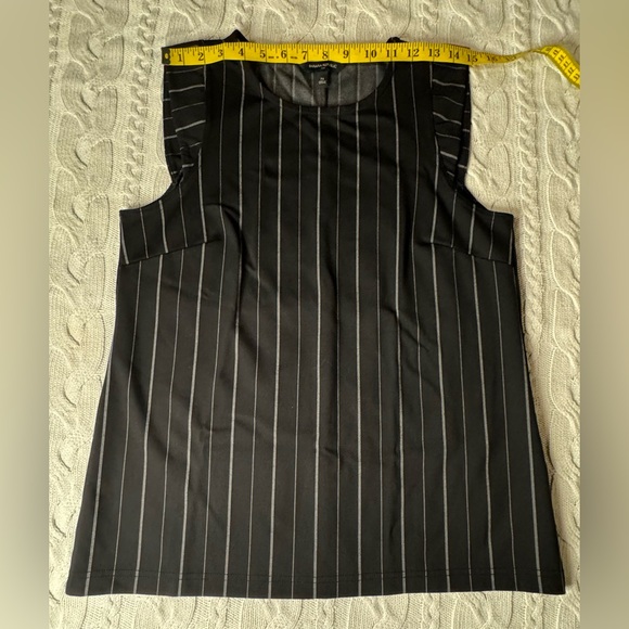 Banana Republic Sleeveless Black with White Pinstripe Blouse - Picture 8 of 12